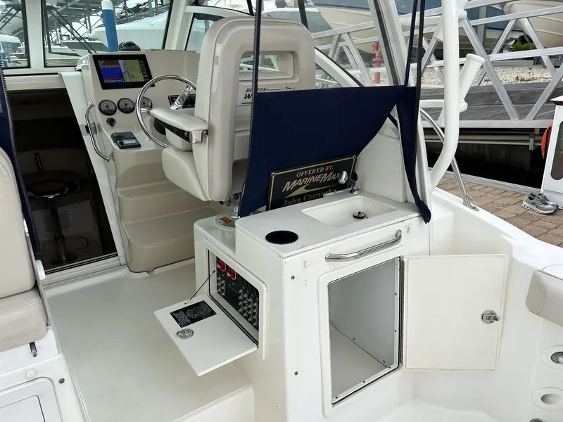 Slide: The Image of Boston Whaler 285 Conquest 2019 - 18