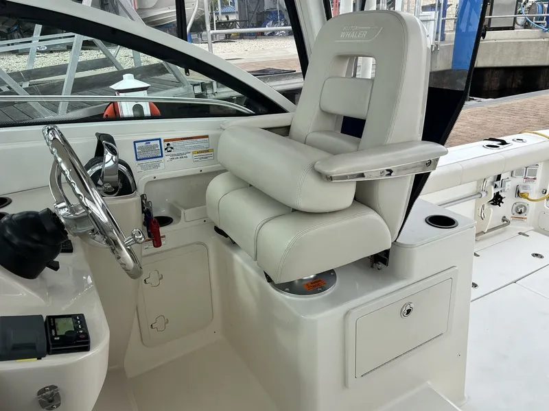Slide: The Image of Boston Whaler 285 Conquest 2019 - 22