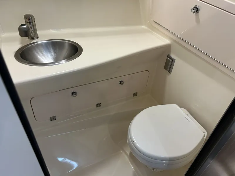 Slide: The Image of Boston Whaler 285 Conquest 2019 - 36