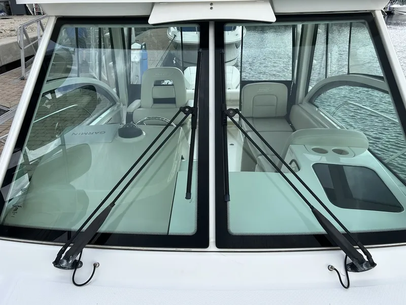 Slide: The Image of Boston Whaler 285 Conquest 2019 - 44