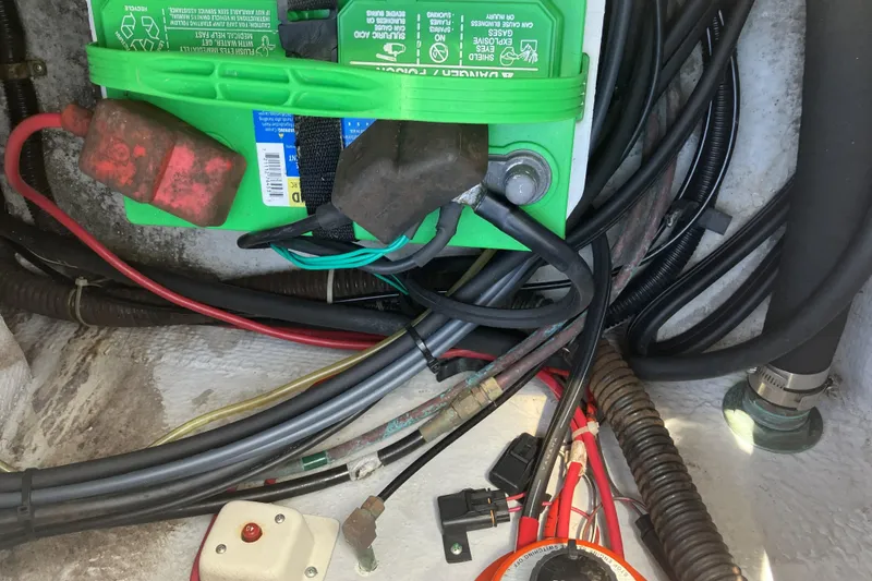 Slide: The Image of Battery and wiring setup in a 1998 Grady-White Seafarer 226 boat. - 12