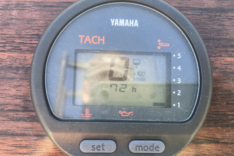 Slide: The Image of Yamaha tachometer displaying 72 hours on a Grady-White Seafarer 226, 1998 model. - 18