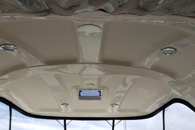 Slide: The Image of Ceiling view of 2004 Sea Ray 550 Sundancer yacht with recessed lighting. - 12