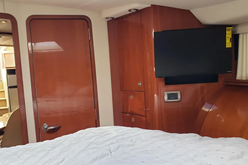 Slide: The Image of Interior of 2004 Sea Ray 550 Sundancer yacht with wood paneling and mounted TV. - 32