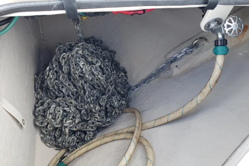 Slide: The Image of Anchor chain and hose in a 2004 Sea Ray 550 Sundancer boat compartment. - 46