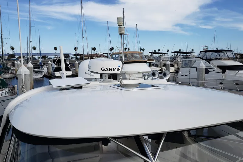 Slide: The Image of 2004 Sea Ray 550 Sundancer yacht docked in marina with Garmin equipment. - 49