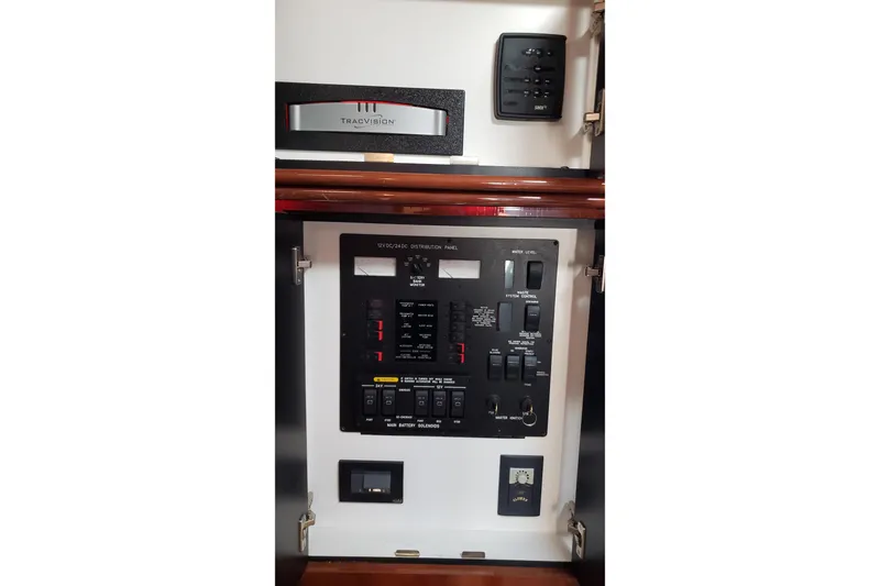 Slide: The Image of Electrical control panel on a 2004 Sea Ray 550 Sundancer yacht. - 83