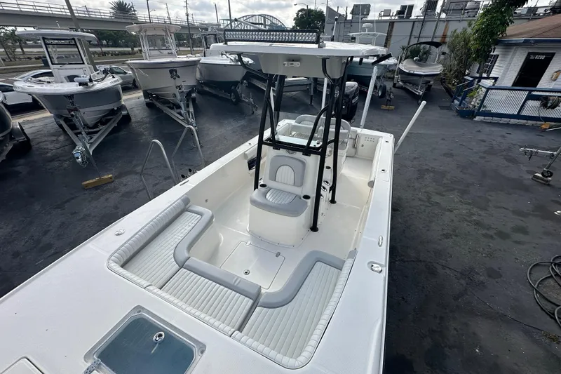 Slide: The Image of 2018 Sea Born FX25 Bay boat with spacious seating and modern design. - 16