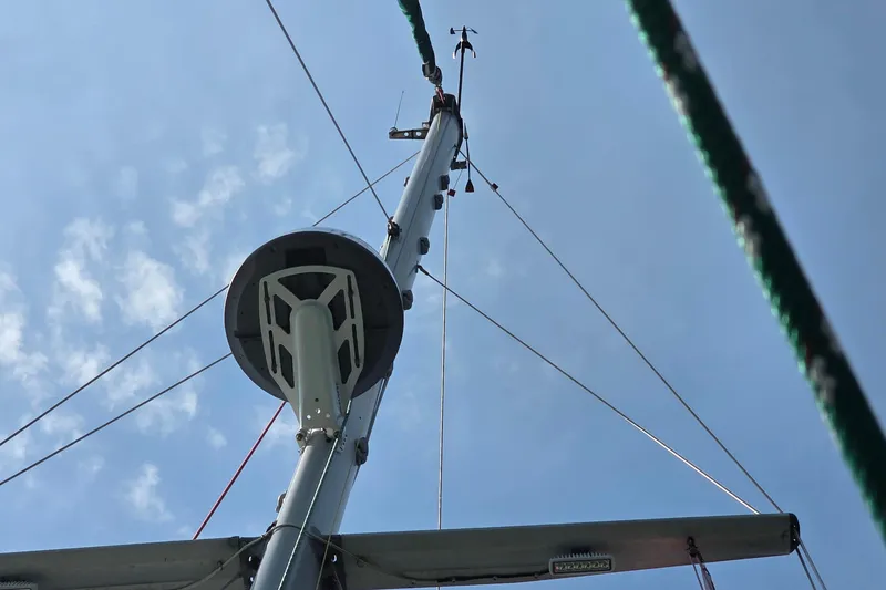 Slide: The Image of Mast of 1987 Gozzard 36 Cruiser sailboat against a clear blue sky. - 10