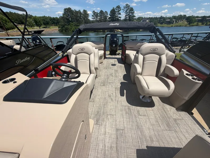 Slide: The Image of Bentley Pontoons Legacy 223 SPORT3 Navigator 2026 - 10
