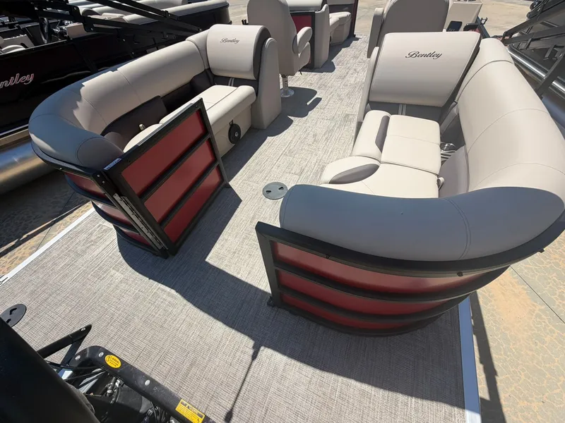 Slide: The Image of Bentley Pontoons Legacy 223 SPORT3 Navigator 2026 - 4