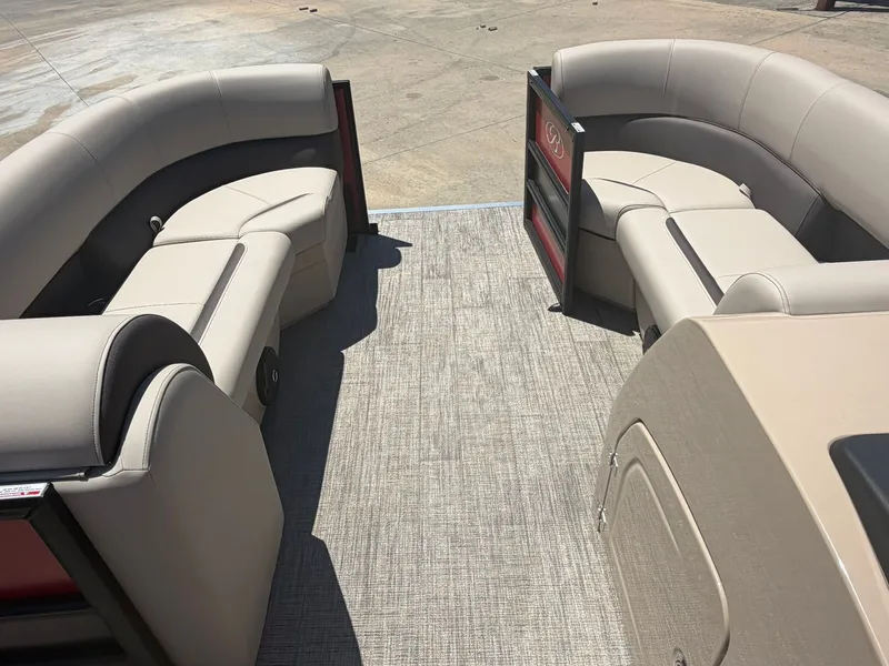 Slide: The Image of Bentley Pontoons Legacy 223 SPORT3 Navigator 2026 - 7