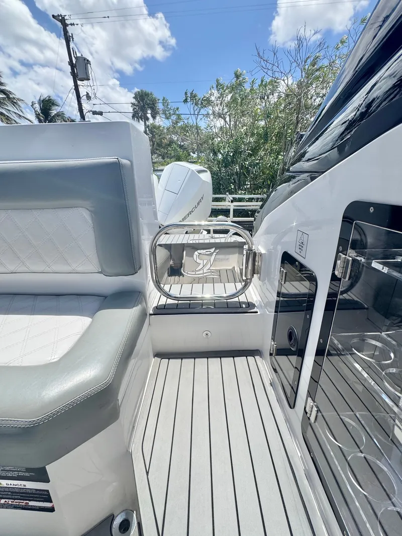 Slide: The Image of Interior of the 2024 L'acqua Royale LR280 GRAN CABRIO yacht. - 14