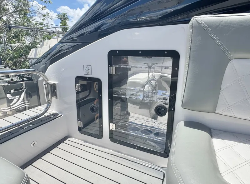 Slide: The Image of L'acqua Royale LR280 GRAN CABRIO 2024 with built-in glass rack. - 15