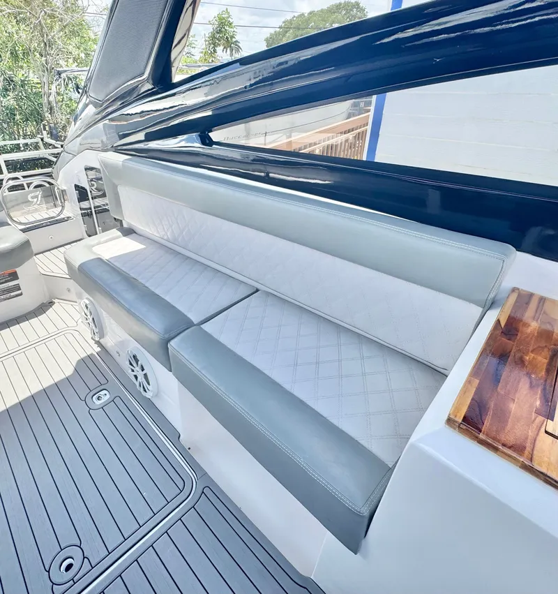Slide: The Image of Luxurious seating in the 2024 L'acqua Royale LR280 GRAN CABRIO. - 20