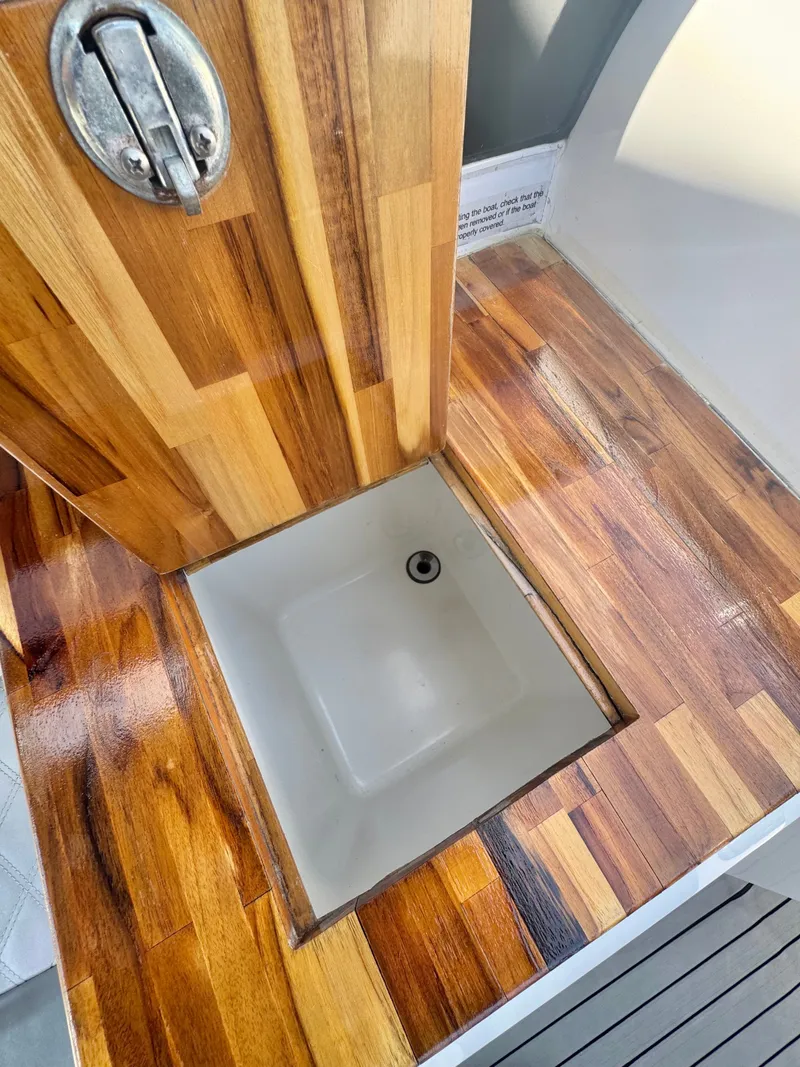 Slide: The Image of Wood paneling with integrated compartment on L'acqua Royale LR280 GRAN CABRIO 2024. - 22