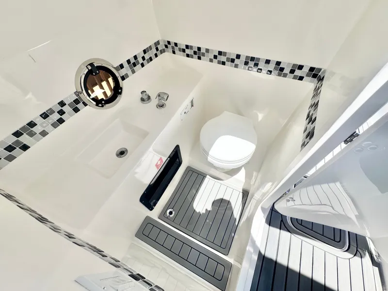 Slide: The Image of Luxurious bathroom in the 2024 L'acqua Royale LR280 GRAN CABRIO. - 23