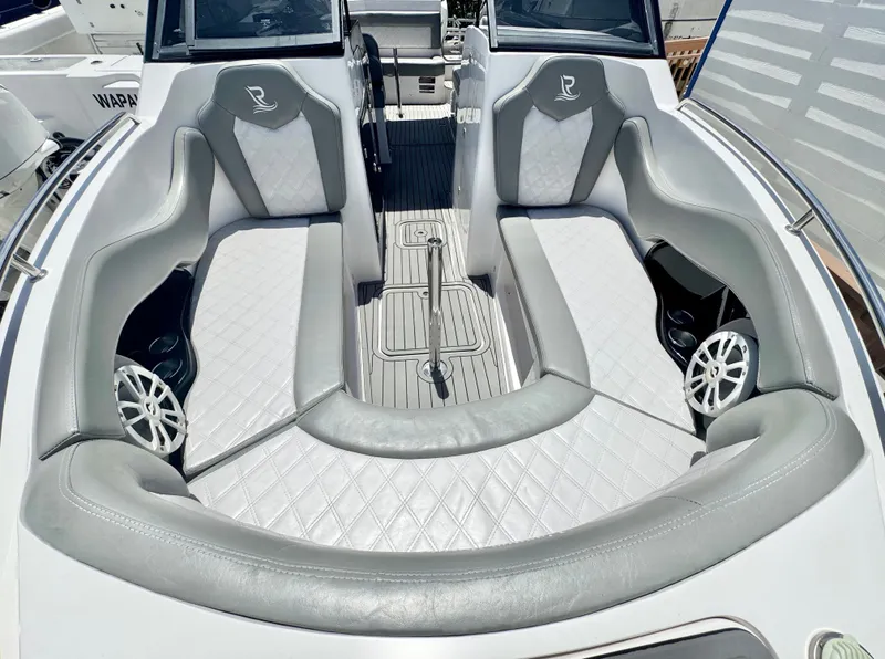 Slide: The Image of Luxurious interior of the 2024 L'acqua Royale LR280 GRAN CABRIO. - 33