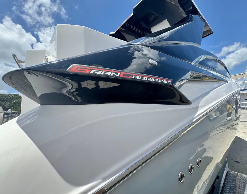 Slide: The Image of 2024 L'acqua Royale LR280 GRAN CABRIO boat, close-up of design. - 6