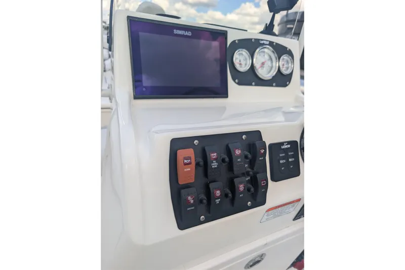Slide: The Image of Control panel of 2024 Mako 18 LTS boat with Simrad display and gauges. - 9
