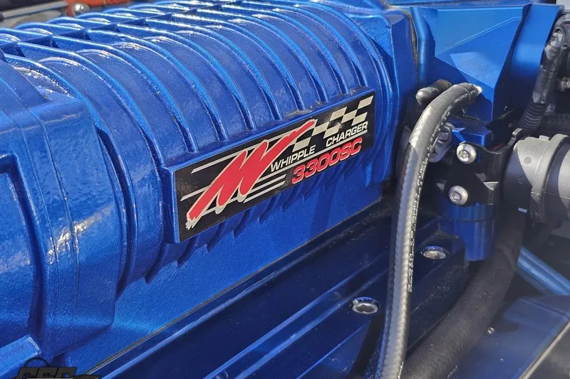 Slide: The Image of Blue Whipple Charger 3300SC on 2001 Formula 382 FASTech engine. - 100