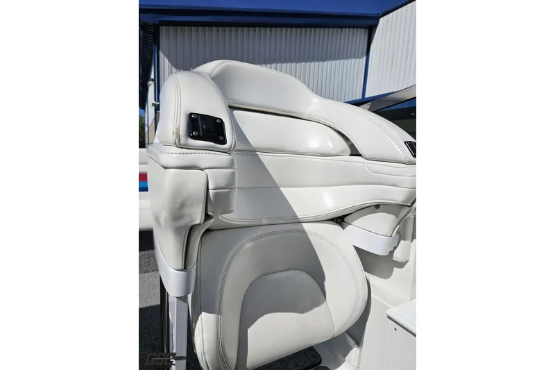 Slide: The Image of White leather seat of 2001 Formula 382 FASTech boat, showcasing luxury and comfort. - 80