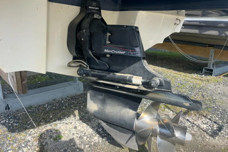 Slide: The Image of 2019 Sea Ray SDX 250 boat with MerCruiser Bravo Three outdrive. - 7