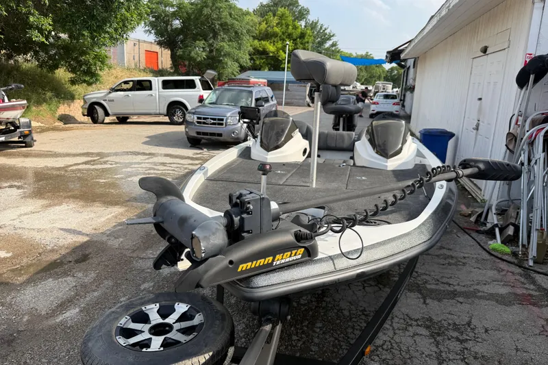 Slide: The Image of 2016 Stratos 176 VLO boat with Minn Kota trolling motor in a parking area. - 19