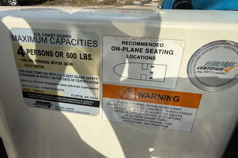 Slide: The Image of Stratos 176 VLO 2016 boat capacity and safety labels with seating recommendations and warnings. - 25