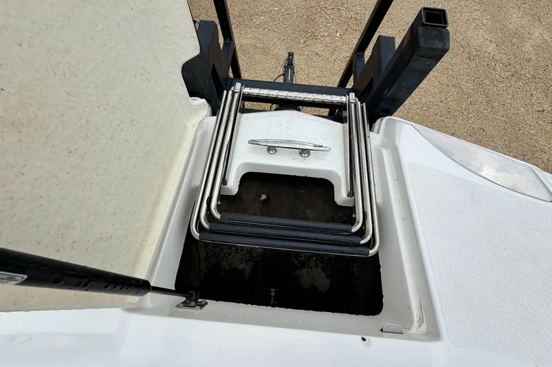Slide: The Image of 2014 Cobalt 24SD WSS boat ladder and storage compartment, viewed from above. - 19