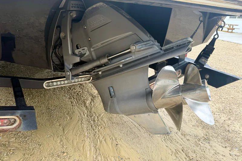 Slide: The Image of 2014 Cobalt 24SD WSS boat with Volvo Penta outdrive and stainless steel propeller. - 27