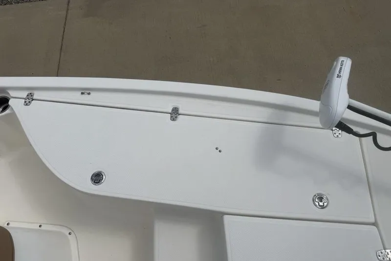 Slide: The Image of 2021 Sea Born FX21 Bay boat deck with Minn Kota trolling motor. - 12