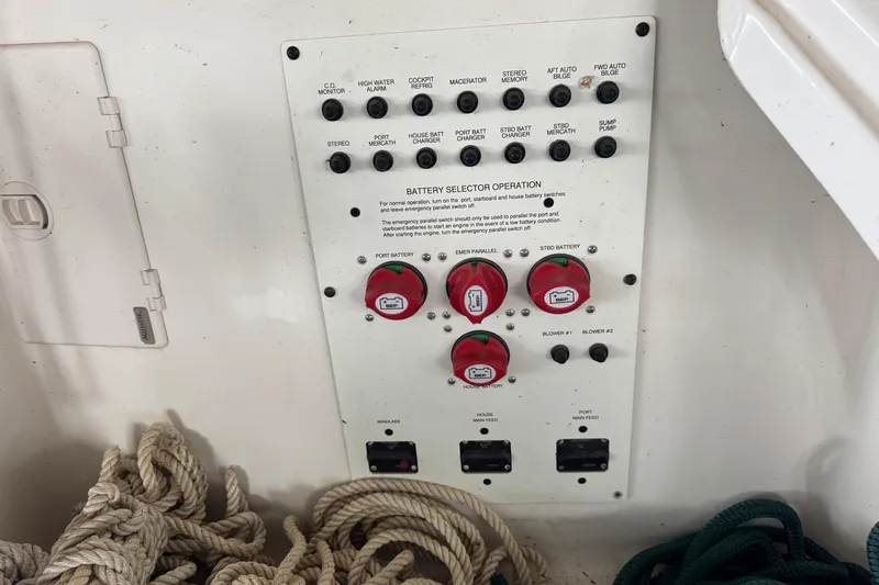 Slide: The Image of Control panel of a 2006 Chaparral 330 Signature boat with ropes nearby. - 37