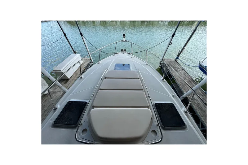 Slide: The Image of 2006 Chaparral 330 Signature boat deck view at dockside. - 39
