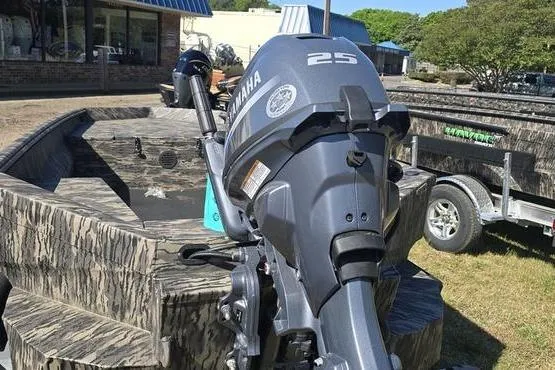 Slide: The Image of Camouflage-patterned Havoc 1553 VJST boat with Yamaha 25 outboard motor, 2026 model. - 7