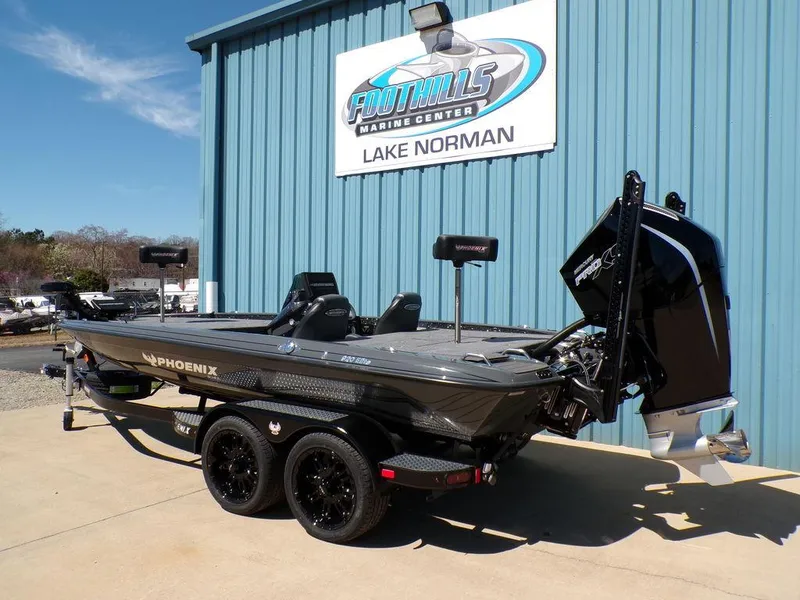Slide: The Image of 2025 Phoenix 920 Elite boat at Foothills Marine Center, Lake Norman. - 4