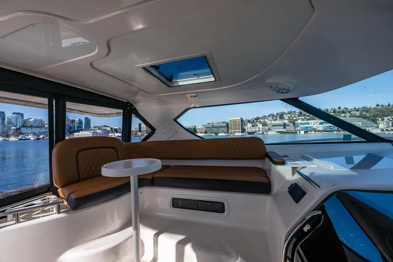 Slide: The Image of Port side interior of 2006 Tiara Yachts 4000. - 16