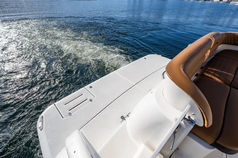 Slide: The Image of 2006 Tiara Yachts 4000 Sovran's creates a feeeling of being swept away! - 21