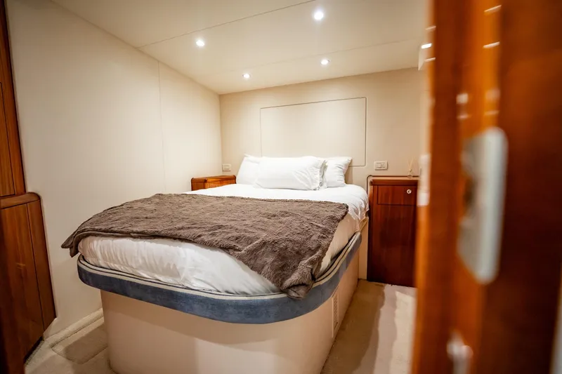 Slide: The Image of Luxurious bedroom interior of 2012 Hatteras 80 Motor Yacht with cozy bedding. - 177