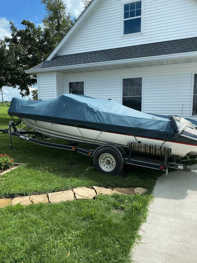 Slide: The Image of 1997 Stratos 290 SF boat on trailer in front of white house. - 3