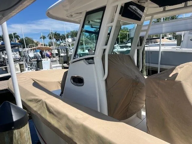 Slide: The Image of Boston Whaler 250 Outrage 2019 - 15