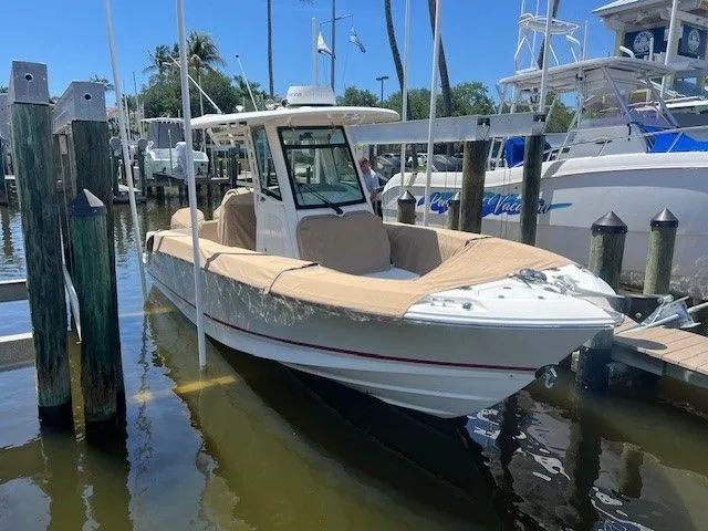 Slide: The Image of Boston Whaler 250 Outrage 2019 - 17