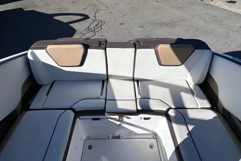 Slide: The Image of 2021 Yamaha Boats 252SD interior seating with beige and white upholstery. - 23