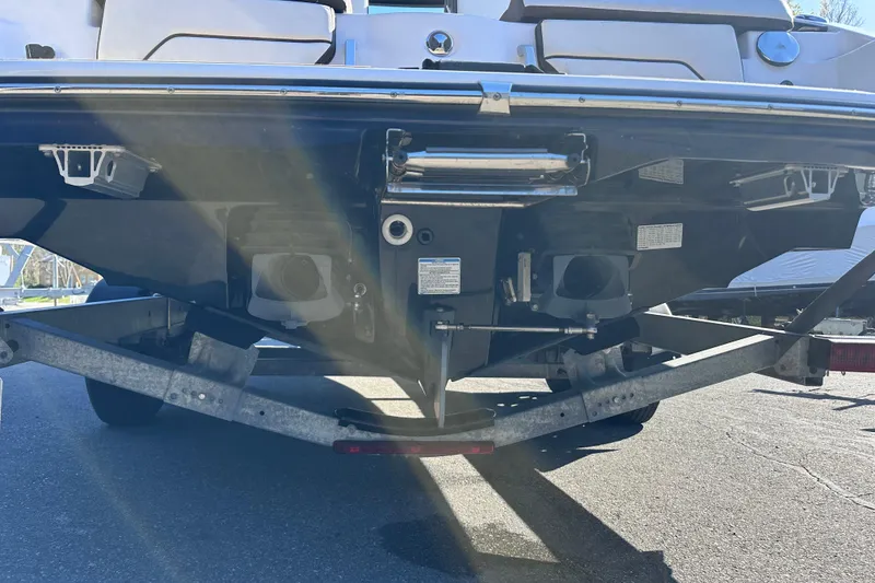 Slide: The Image of Rear view of a 2021 Yamaha Boats 252SD on a trailer. - 7