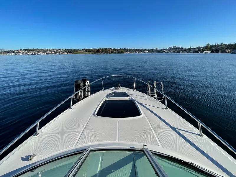 Slide: The Image of Sea Ray Sundancer 280, 2015, on calm water with clear sky. - 33