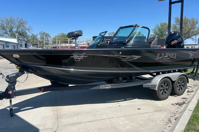 Slide: The Image of 2021 Lund 2075 Pro-V Limited boat on trailer, parked outdoors. - 4
