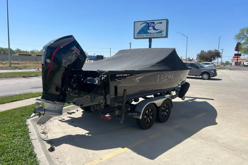 Slide: The Image of 2021 Lund 2075 Pro-V Limited boat with cover at Premier Boating Center. - 7