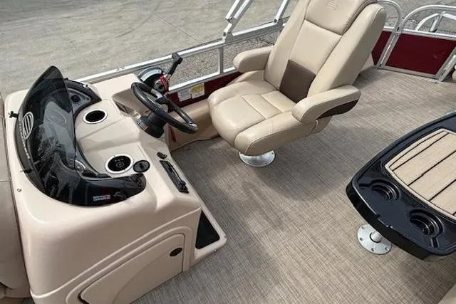 Slide: The Image of 2019 Sun Tracker SportFish 22 DLX boat interior with steering console and captain's chair. - 17