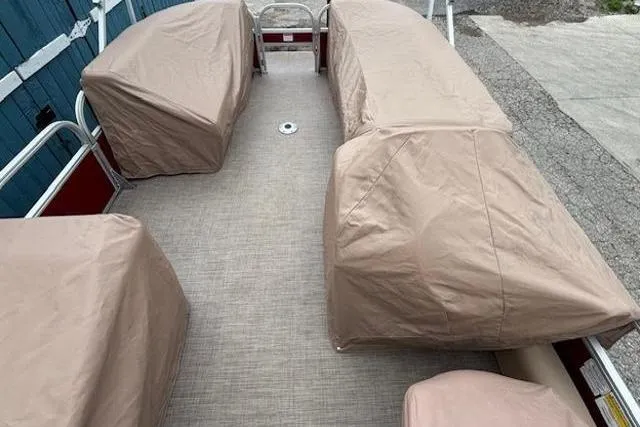 Slide: The Image of 2019 Sun Tracker SportFish 22 DLX pontoon boat interior with covered seating. - 28