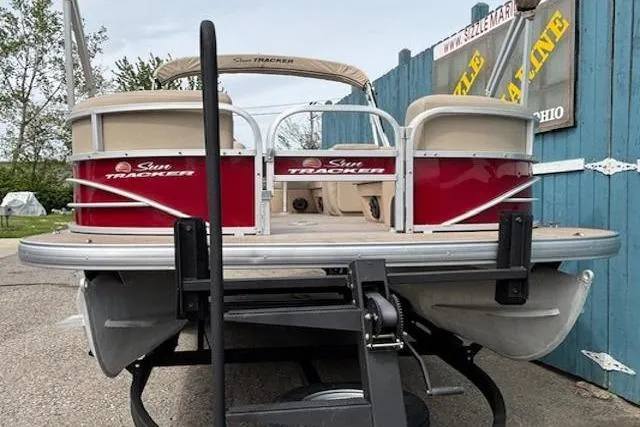 Slide: The Image of 2019 Sun Tracker SportFish 22 DLX pontoon boat on trailer, rear view. - 3